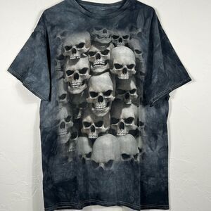 💀 Vintage Y2K Skulls “SKULL PILE” Tie-Dye Graphic Horror Grunge Tee 2005 - EUC